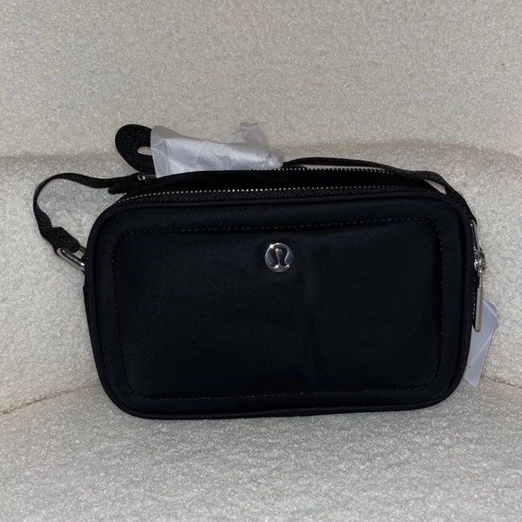 lululemon athletica Handbags - Everywhere belt bag